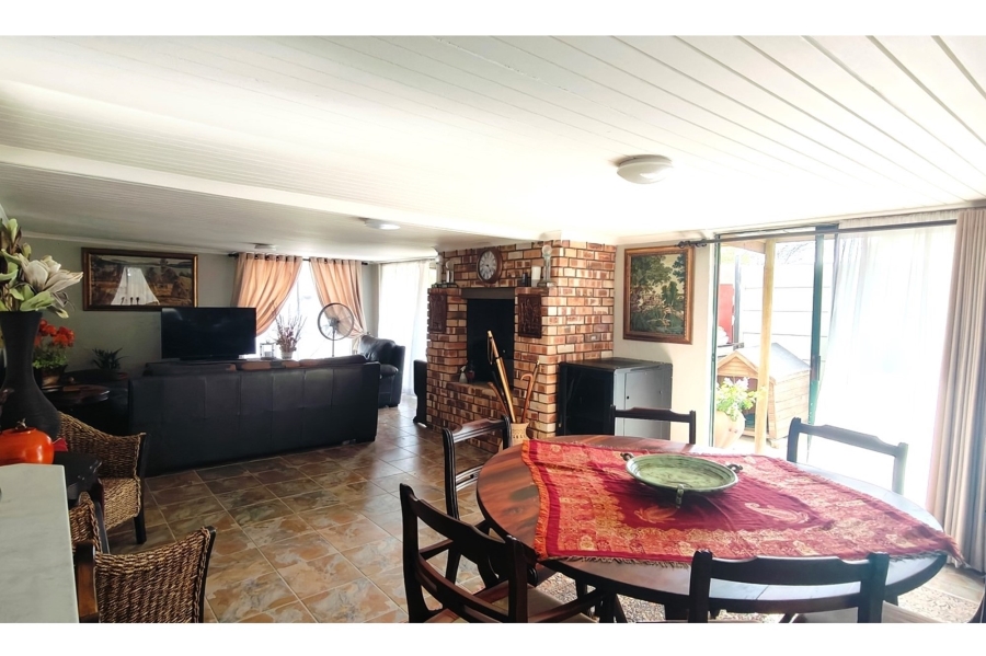 5 Bedroom Property for Sale in Moorreesburg Western Cape